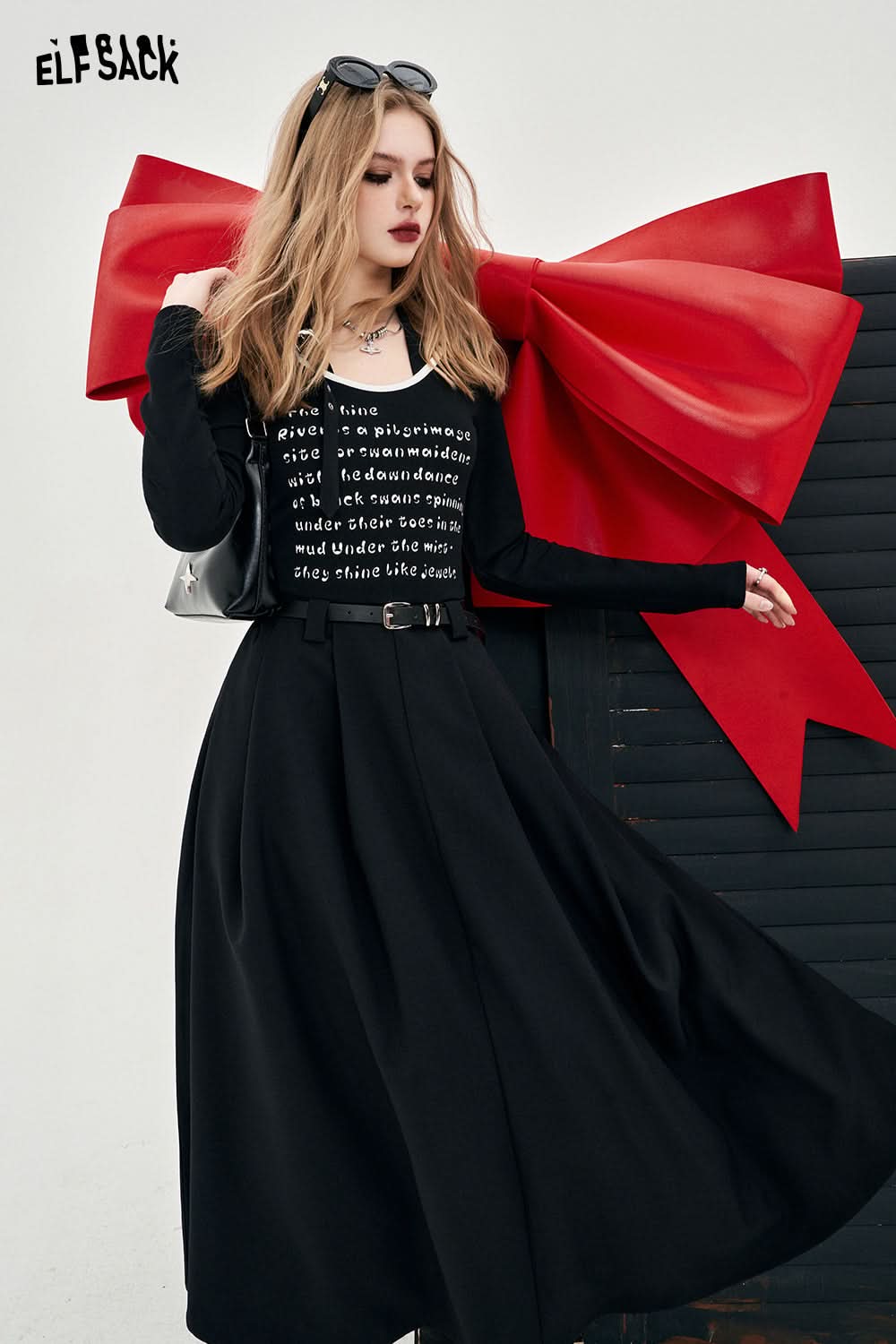 ELFSACK low cut neck contrast alphabet printing pullover dress spring sweet mid long length thin halter neck dress