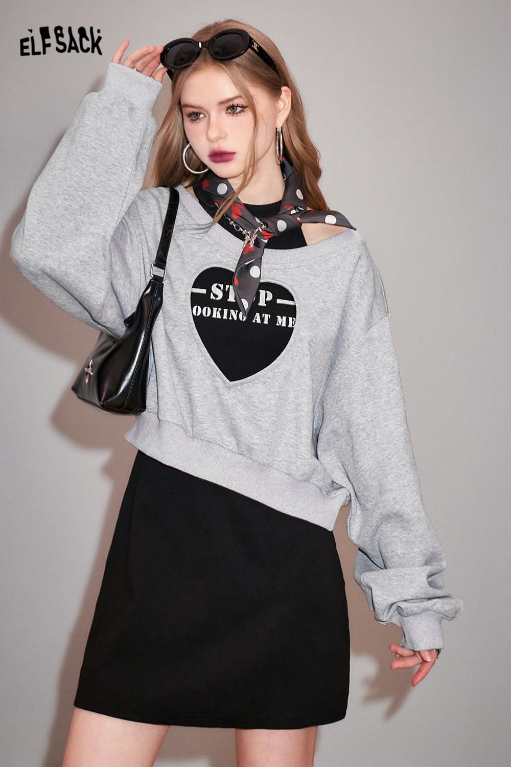 ELFSACK Two piece set of heart-shaped hollow out hoodie with suspender dress's spring design sense skirt