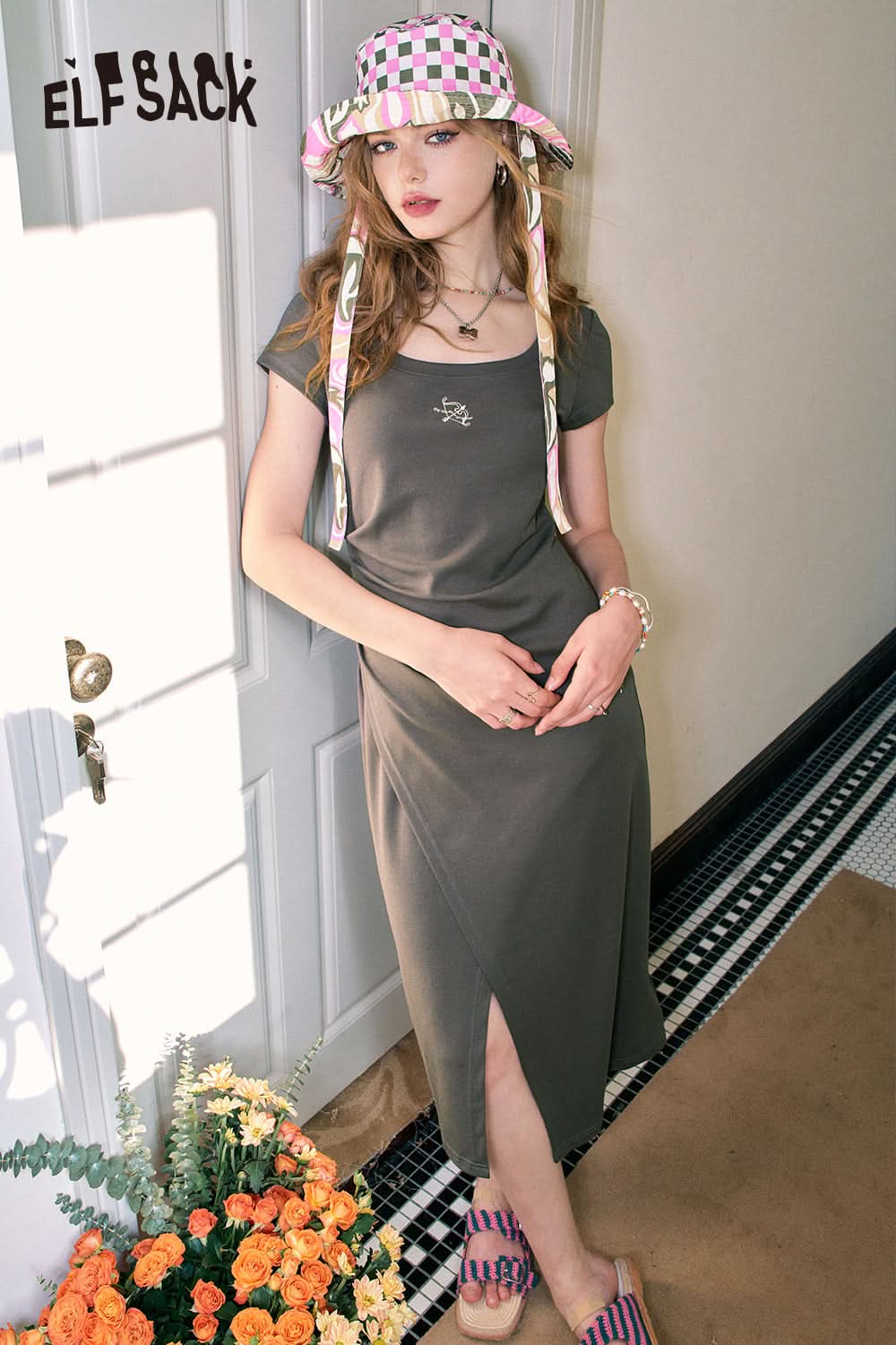 ELFSACK Square neck slim fit split t-shirt pleated slim collarbone revealing dress