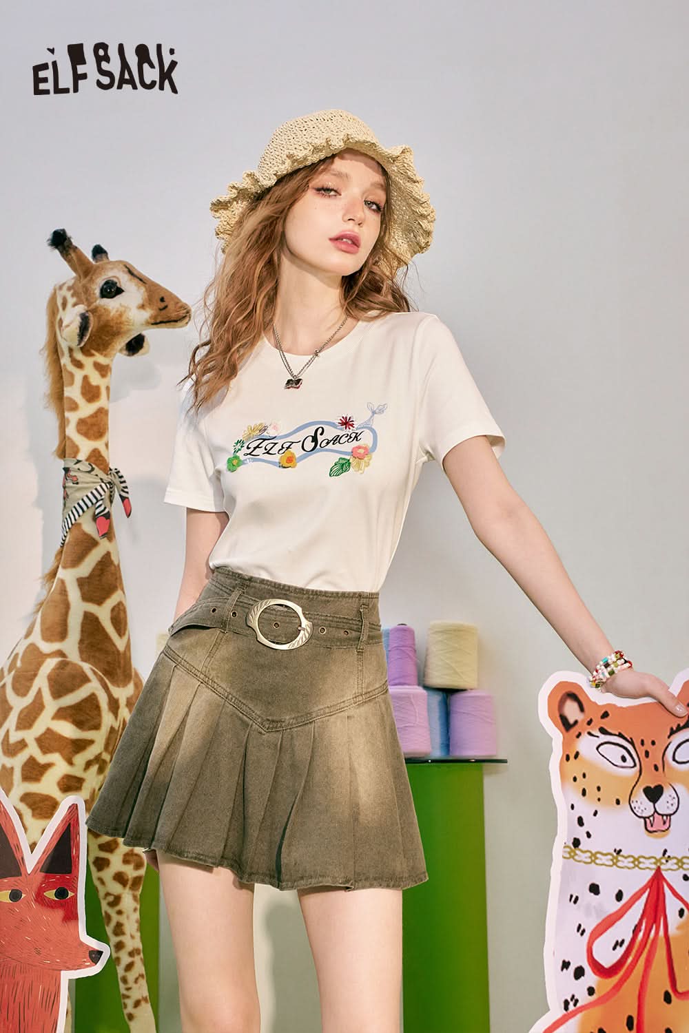ELFSACK 3D Hooked Flower White Short sleeved T-shirt Women's Shoulder Slim Fit Top