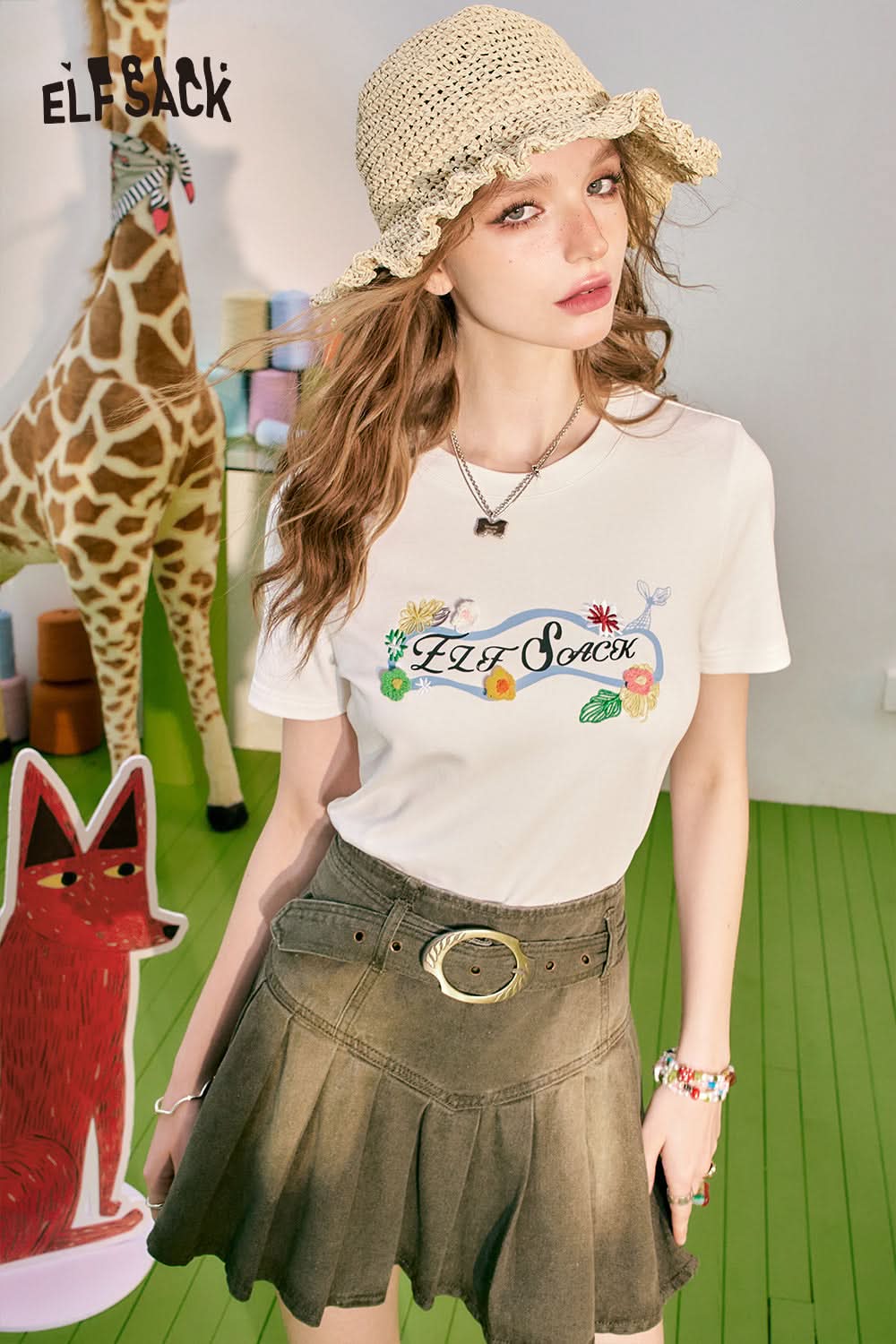 ELFSACK 3D Hooked Flower White Short sleeved T-shirt Women's Shoulder Slim Fit Top