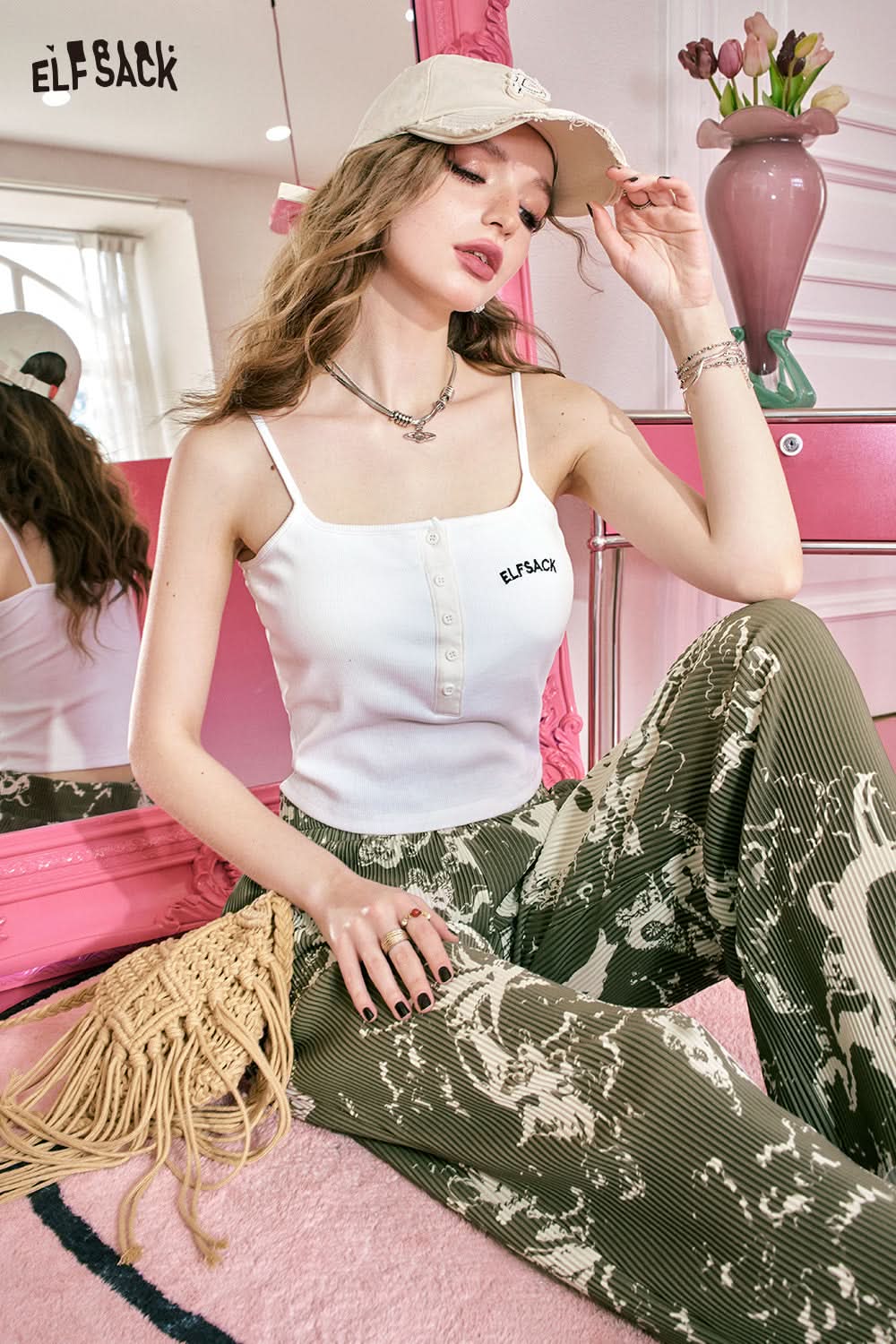 ELFSACK Letter Embroidered Inner Strap Women's Knitted Tank Top Spicy Girl