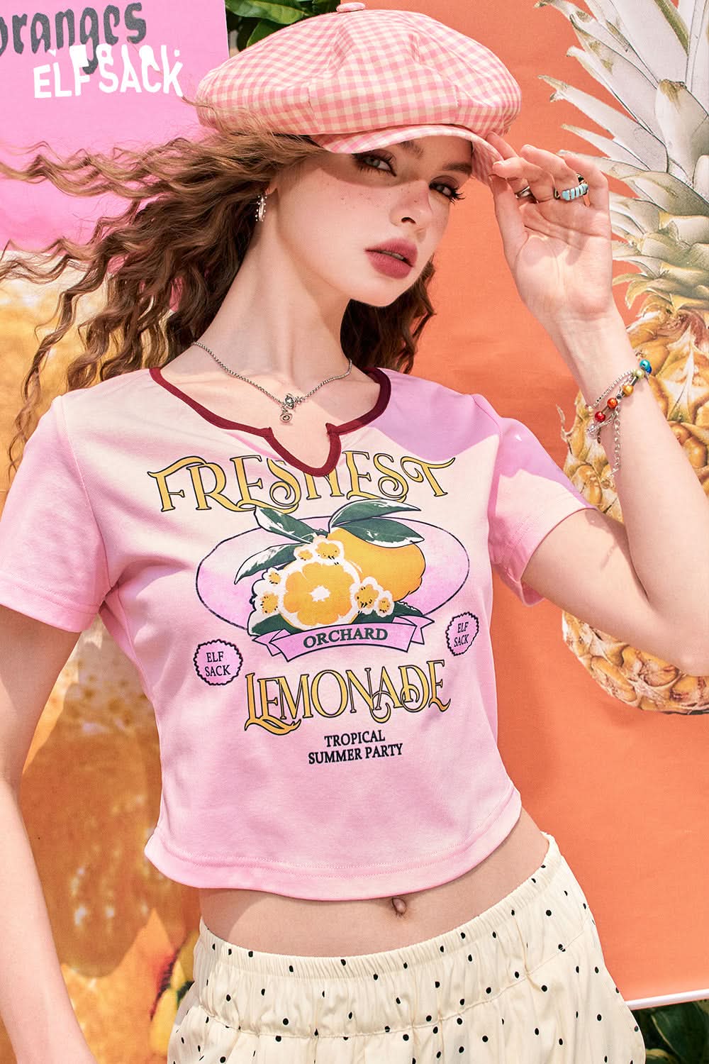 ELFSACK Contrast color slim fit straight shoulder curved hem short sleeve T-shirt