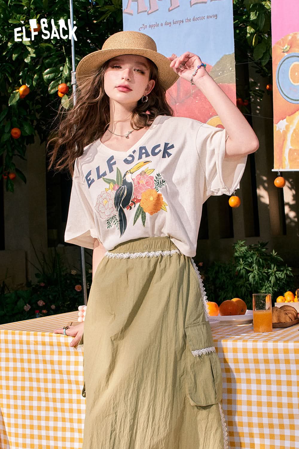 ELFSACK V-neck shiny letter print casual petite short-sleeved T-shirt