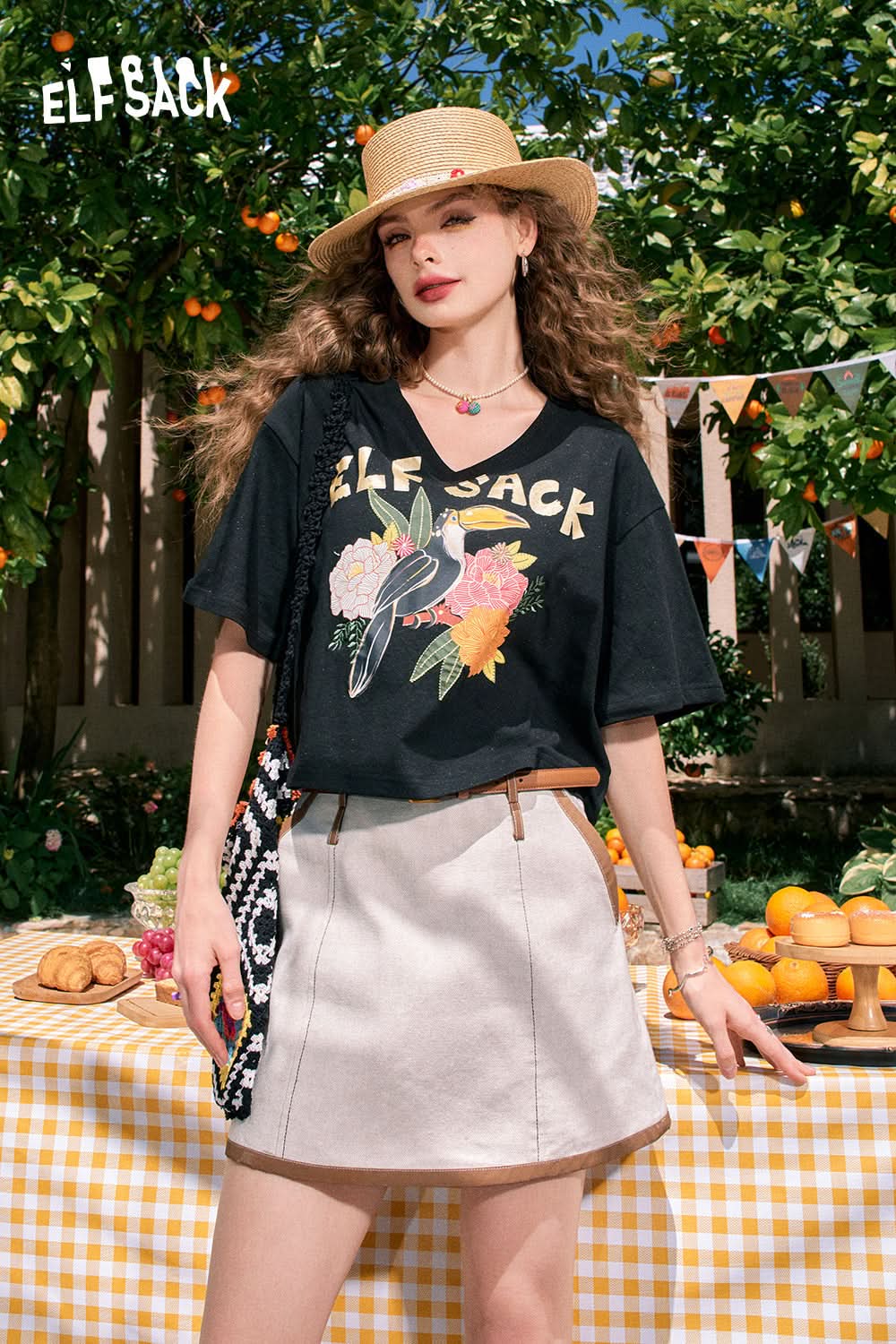 ELFSACK V-neck shiny letter print casual petite short-sleeved T-shirt
