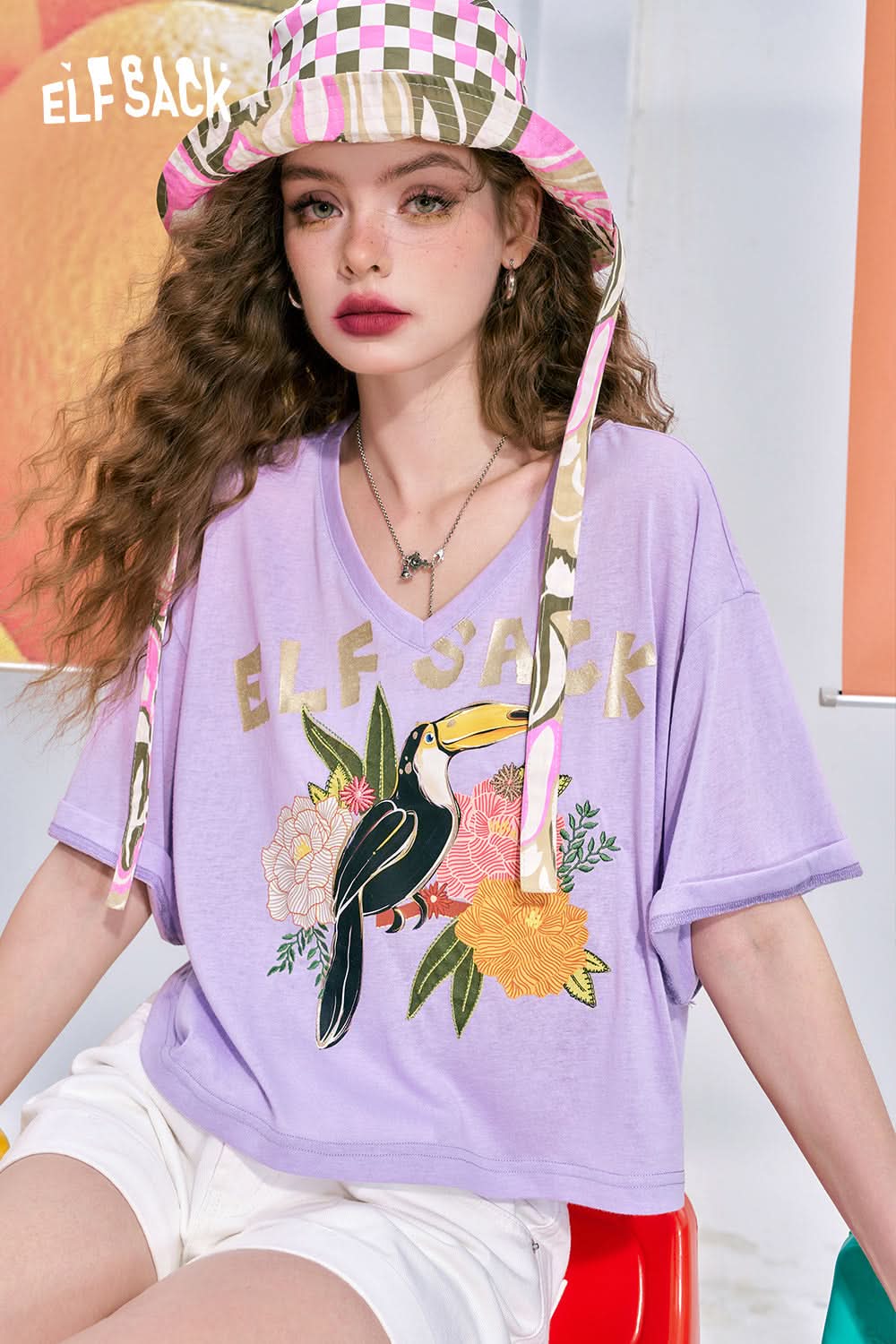 ELFSACK V-neck shiny letter print casual petite short-sleeved T-shirt