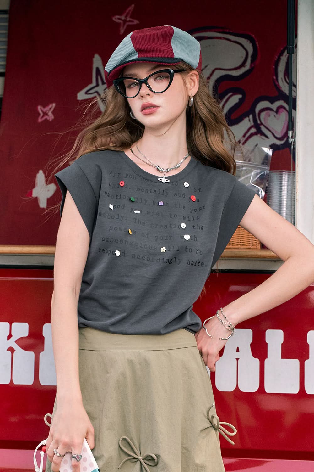 ELFSACK Retro grey letter print round neck button design slim loose short sleeve T-shirt