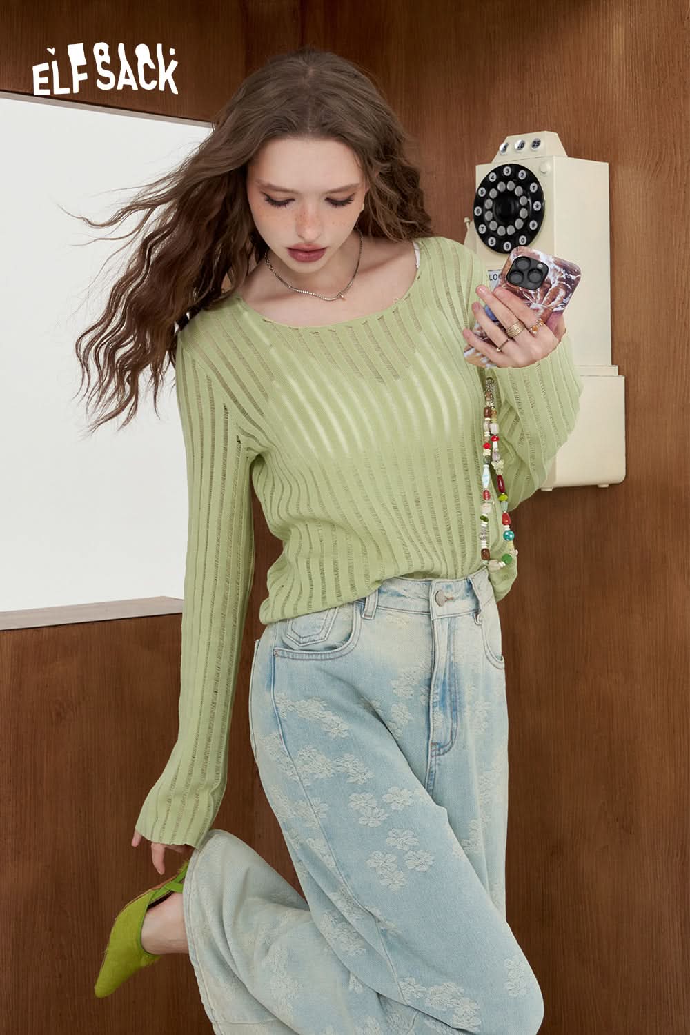 ELFSACK Casual vertical striped knitted sweater, lightweight and loose cover shirt, slimming top