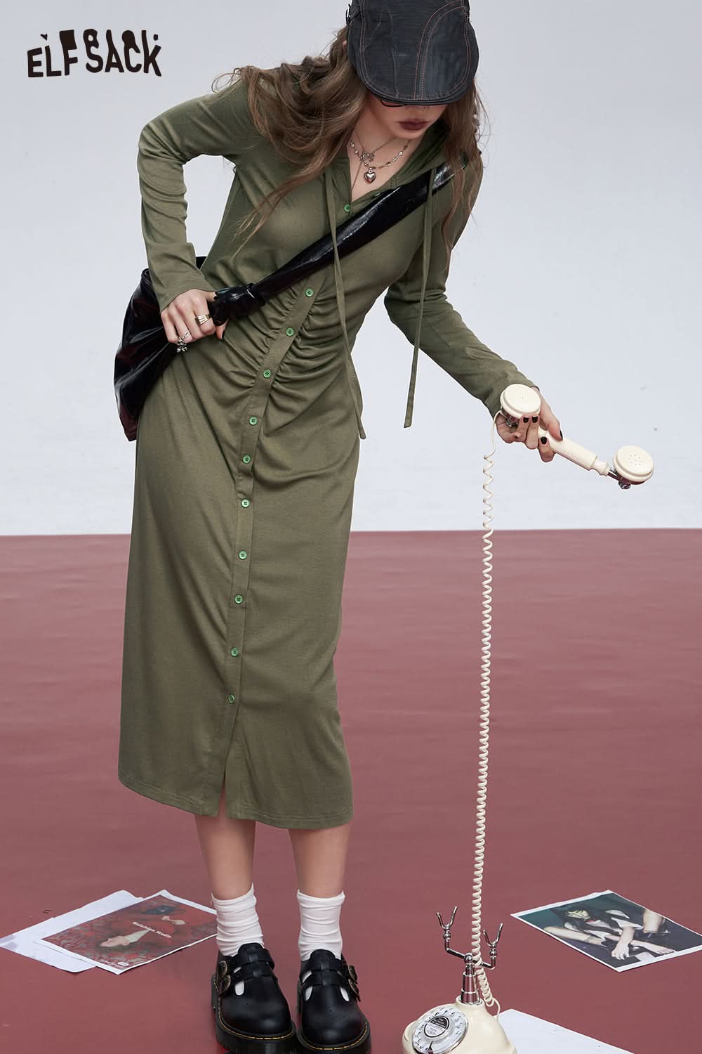 ELFSACK Grey slim waist button temperament hooded knitted long-sleeved dress