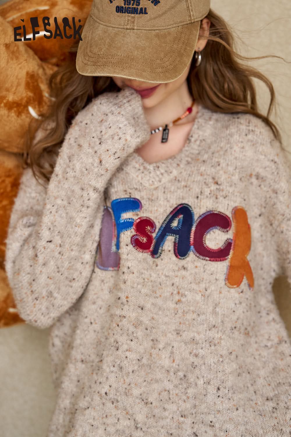 ELFSACK V-neck loose casual colorful letters sweater