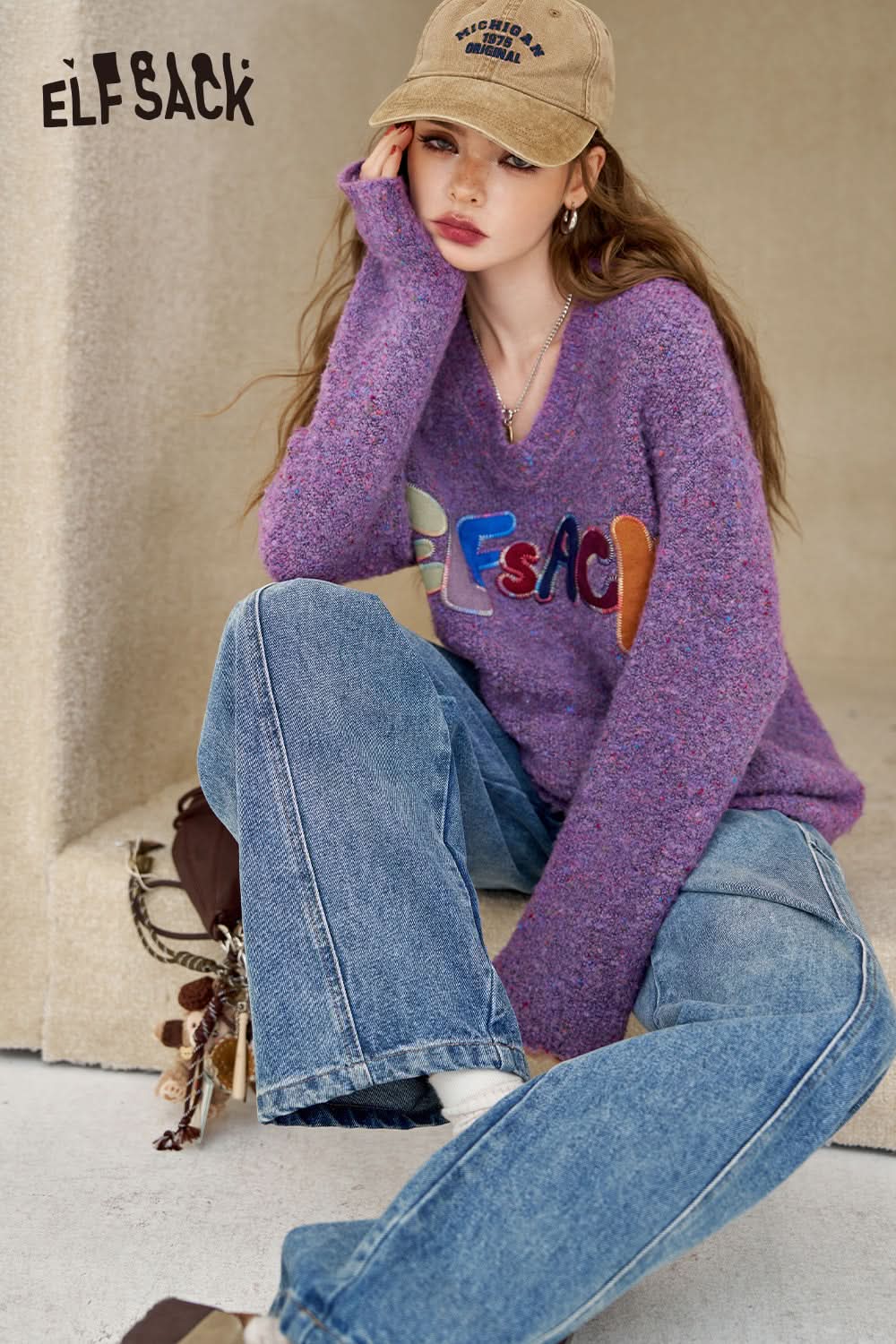 ELFSACK V-neck loose casual colorful letters sweater