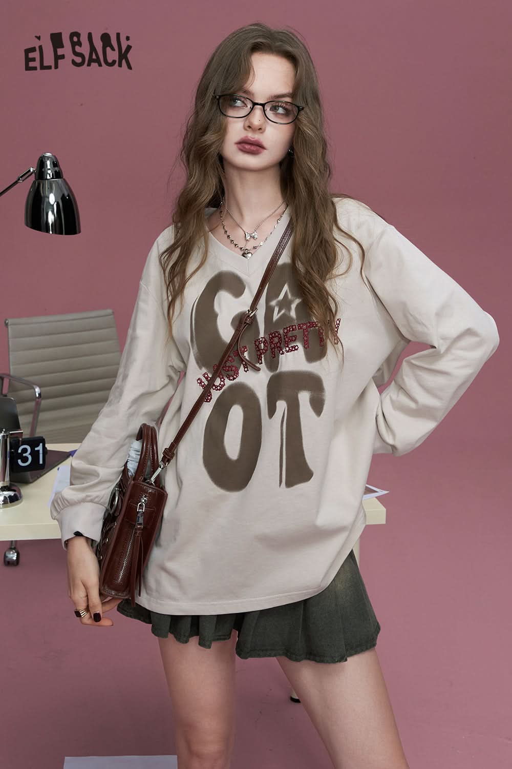 ELFSACK Purple retro v-neck portrait print casual versatile Korean loose thin T-shirt