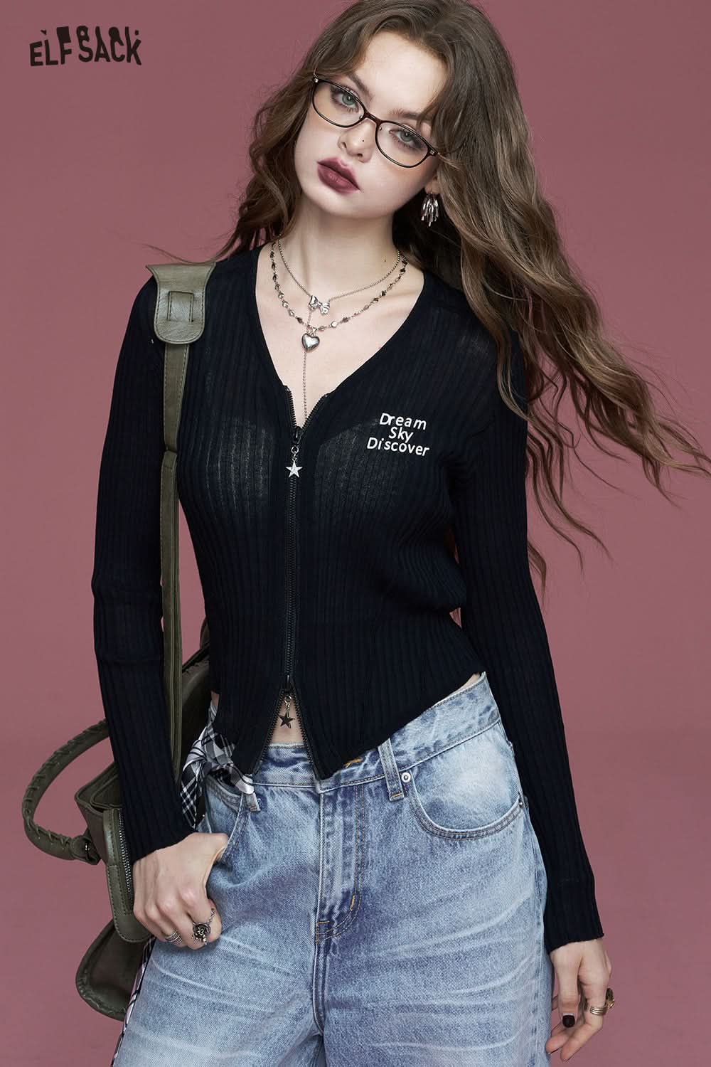 ELFSACK Street style letter print zipper black v-neck slim fit short knit sweater