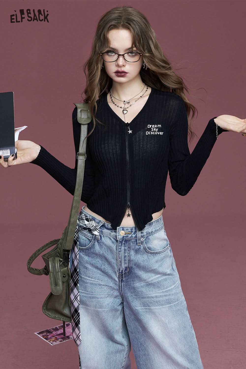 ELFSACK Street style letter print zipper black v-neck slim fit short knit sweater