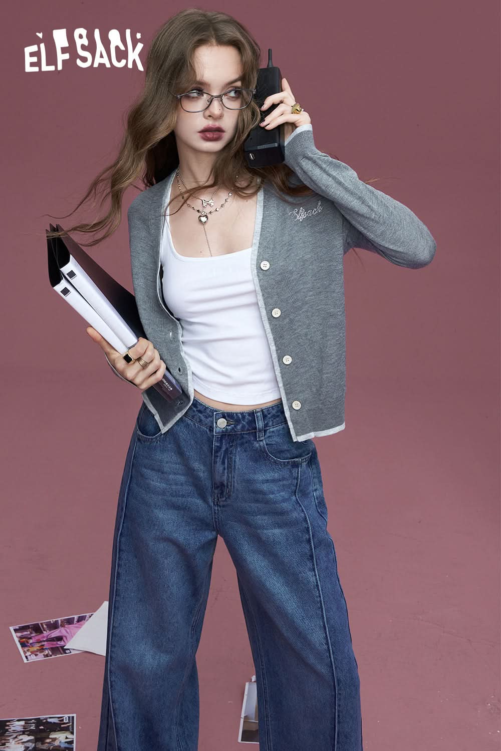 ELFSACK Grey retro contrast color letter button hot diamond slim v-neck knitted cardigan