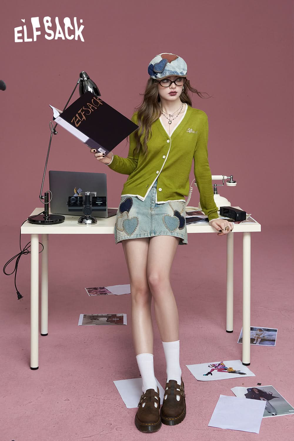 ELFSACK Grey retro contrast color letter button hot diamond slim v-neck knitted cardigan