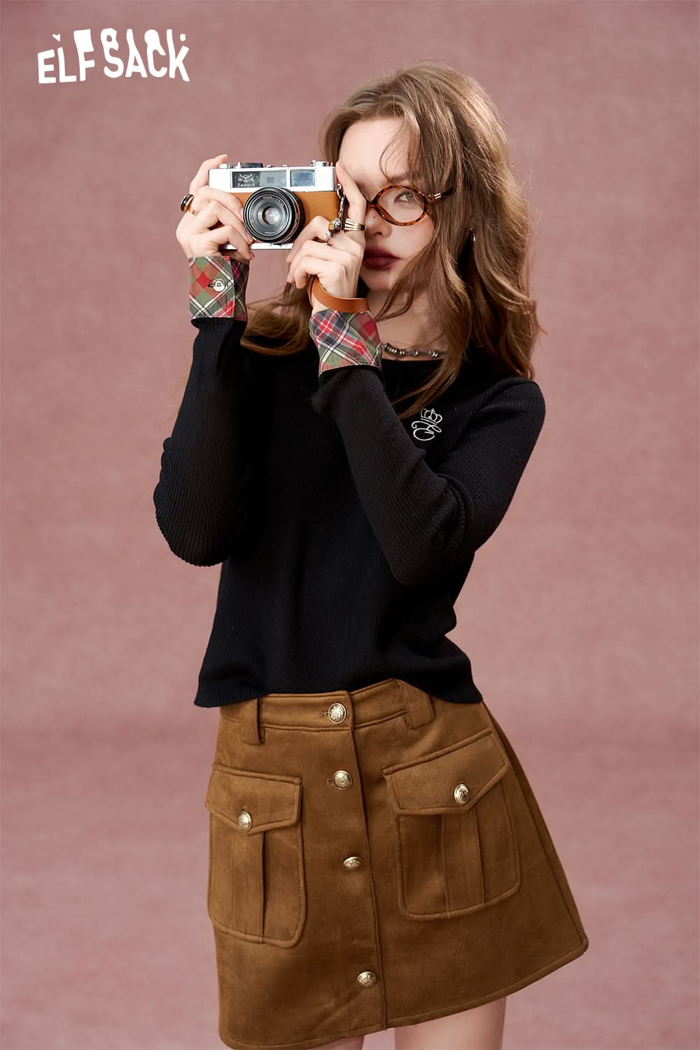 ELFSACK Simple plaid stitching embroidery black sweater