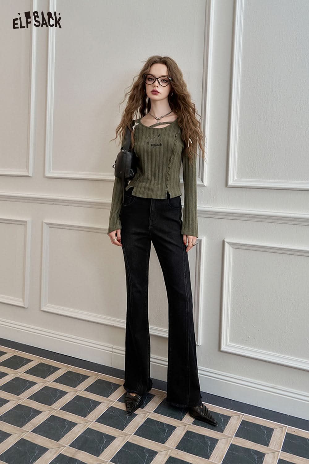 ELFSACK Black micro flared slim fit jeans, versatile and fashionable flared pants