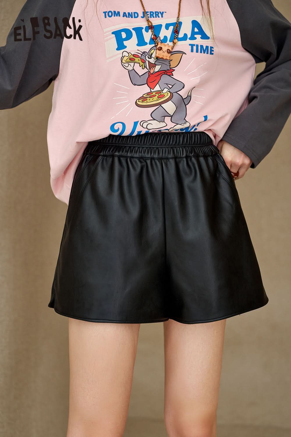 ELFSACK Retro pu leather shorts women, loose casual pants