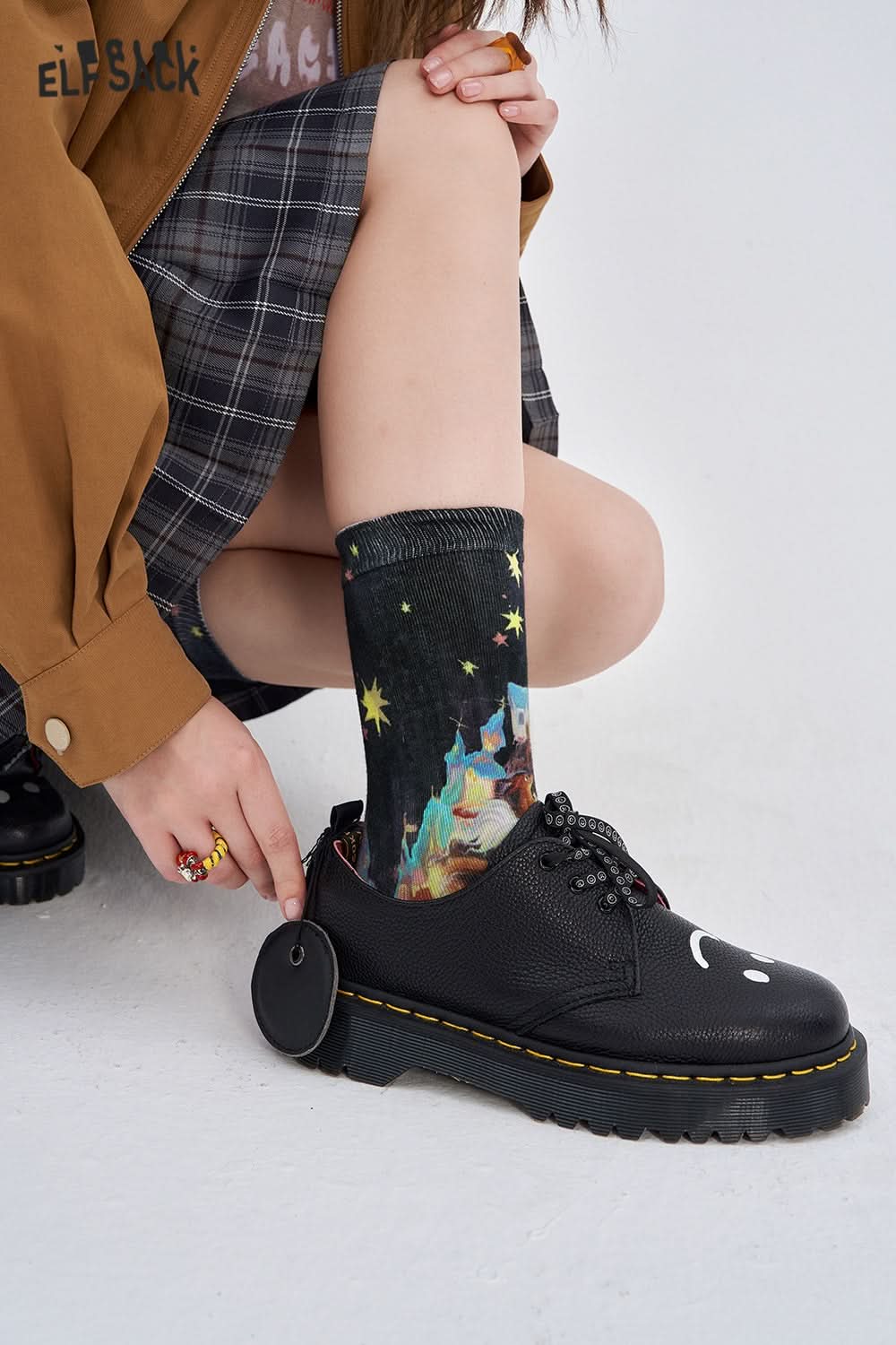 ELFSACK Y2K Original Graffiti Retro Printed Mid-calf Socks
