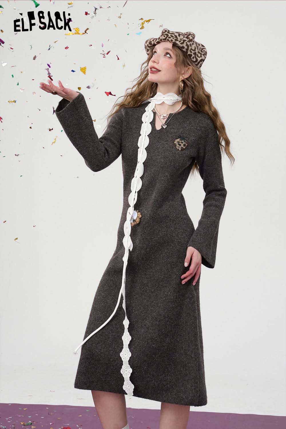 ELFSACK Strawberry applique elegant knitted long dress v-neck long sleeves slim fit inner layer dress