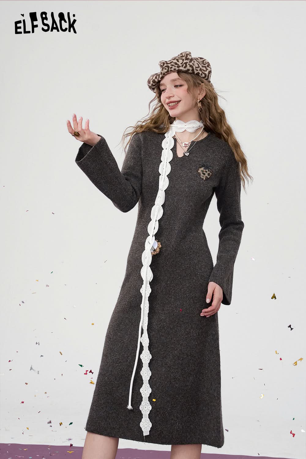 ELFSACK Strawberry applique elegant knitted long dress v-neck long sleeves slim fit inner layer dress