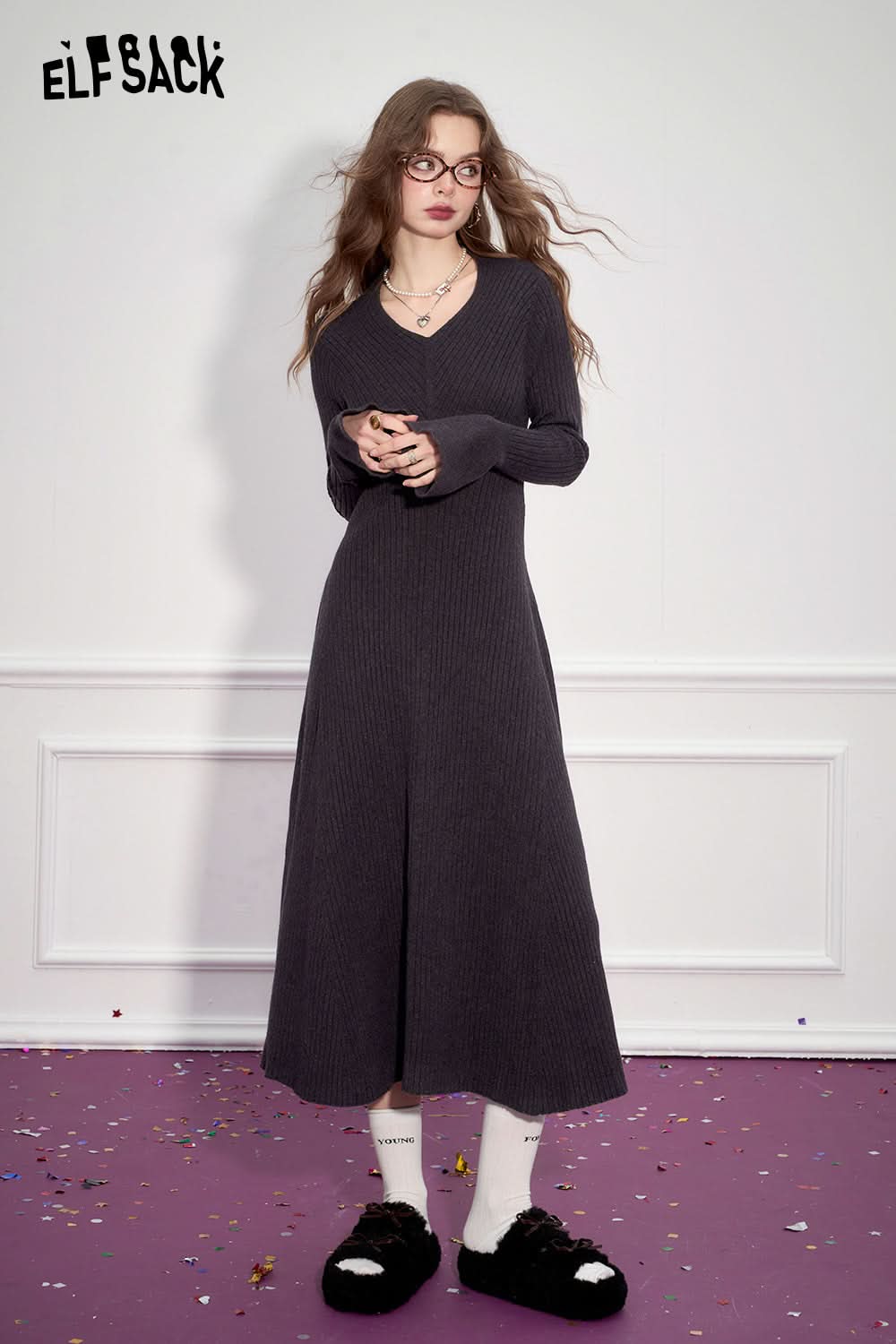 ELFSACK Elegant solid color V-neck waist cinched slim knit long inner dress with flared sleeves