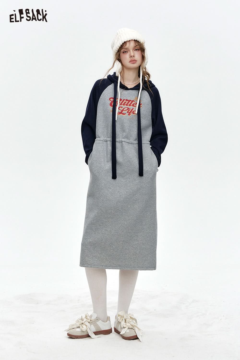 ELFSACK Hooded long women dress with raglan sleeves, contrasting letter print, waist drawstring