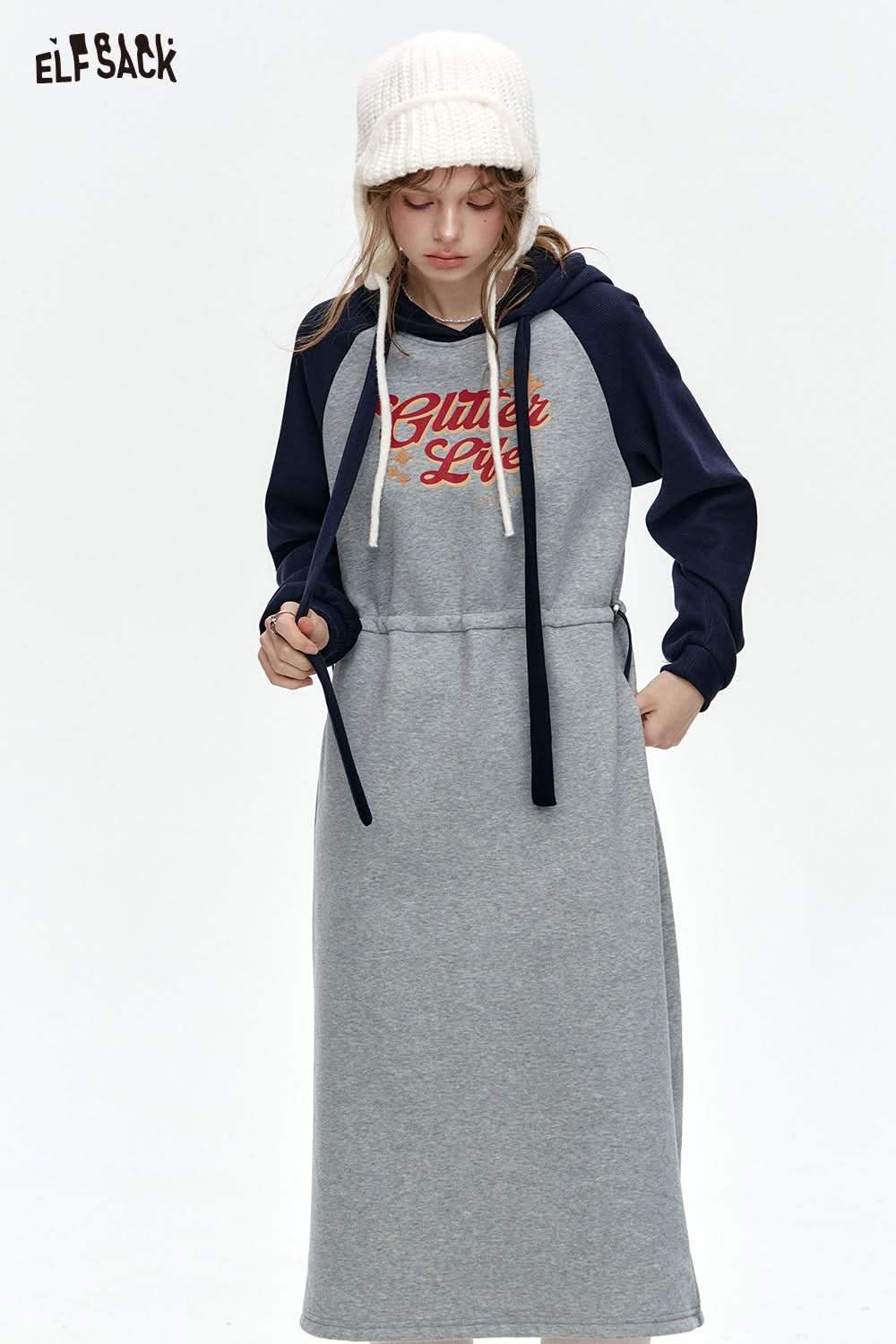 ELFSACK Hooded long women dress with raglan sleeves, contrasting letter print, waist drawstring