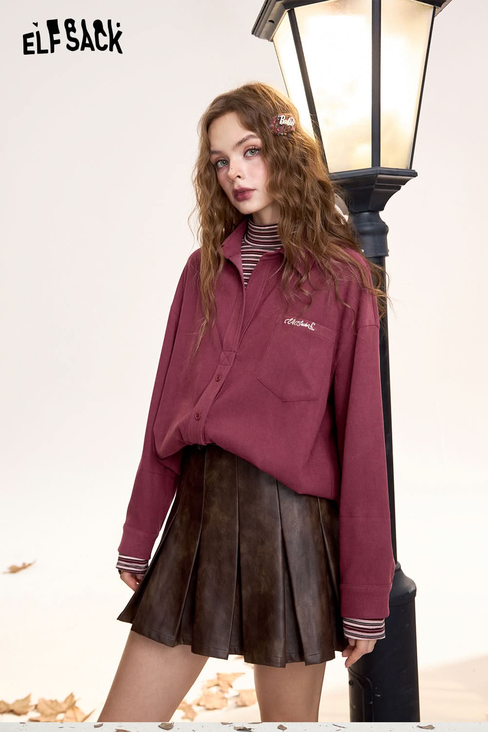 ELFSACK Fake two-piece German velvet shirt, letter embroidery, retro purple, half high collar