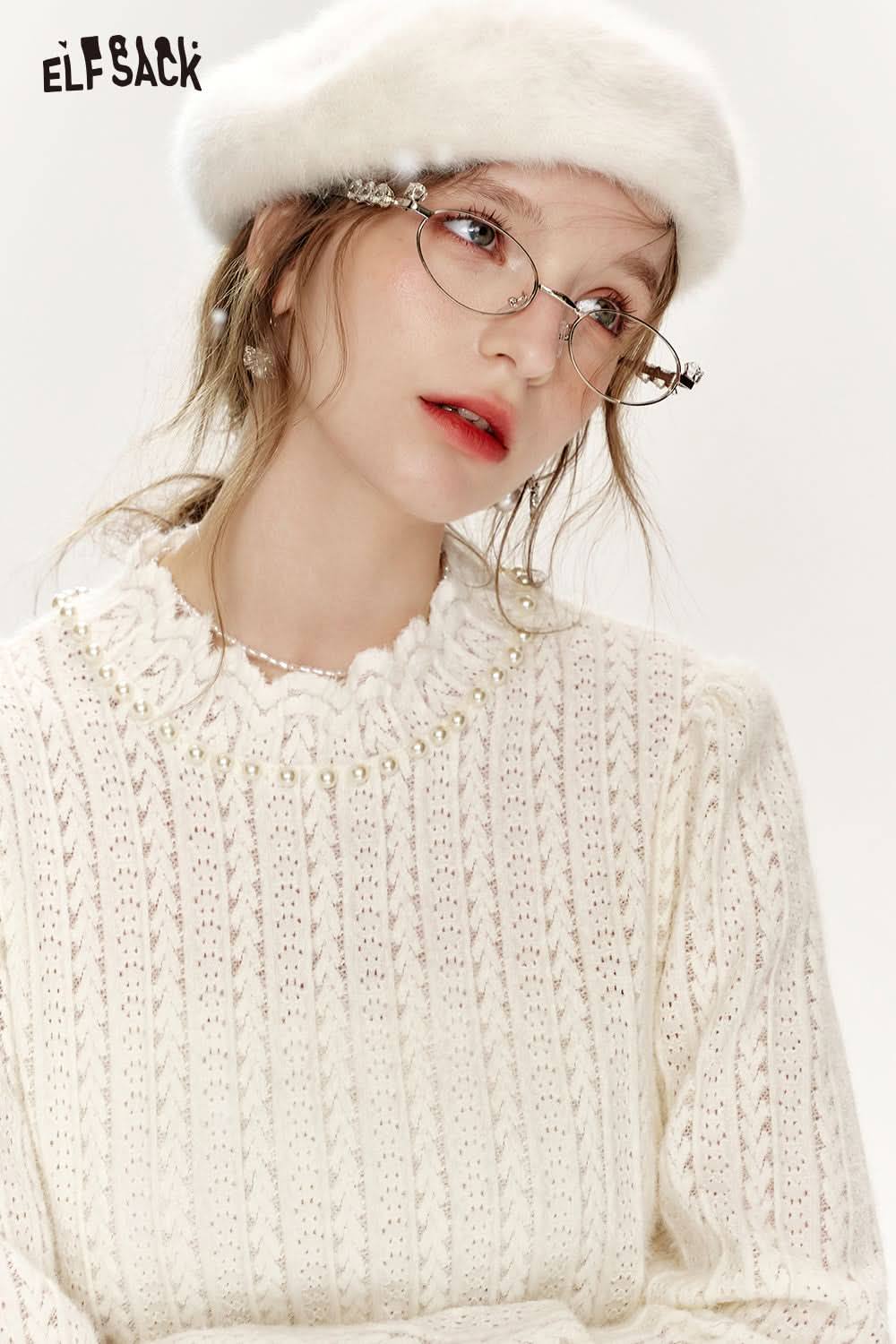 ELFSACK White semi high collar lace base shirt, women pearl inner top