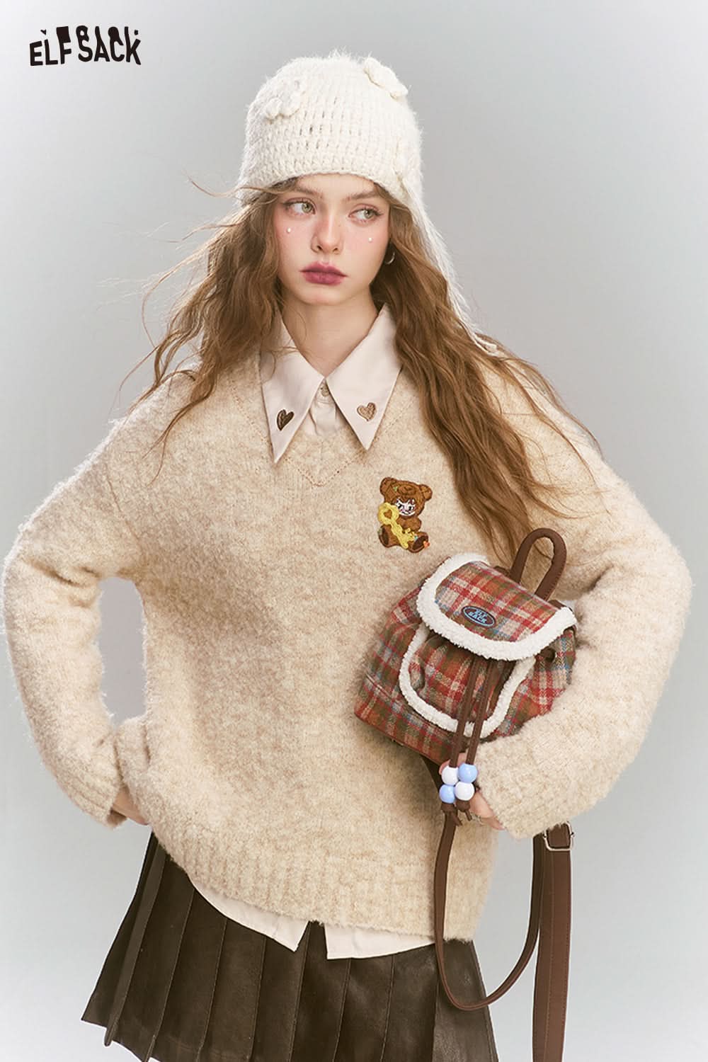 ELFSACK Dark Red Loose Soft V-Neck Bear Patch Sweater Women
