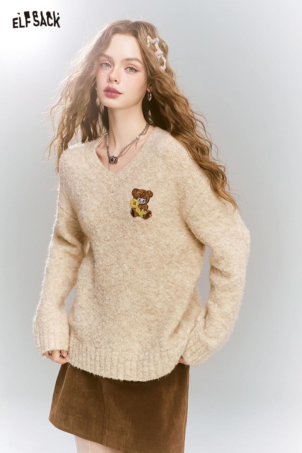 ELFSACK Dark Red Loose Soft V-Neck Bear Patch Sweater Women