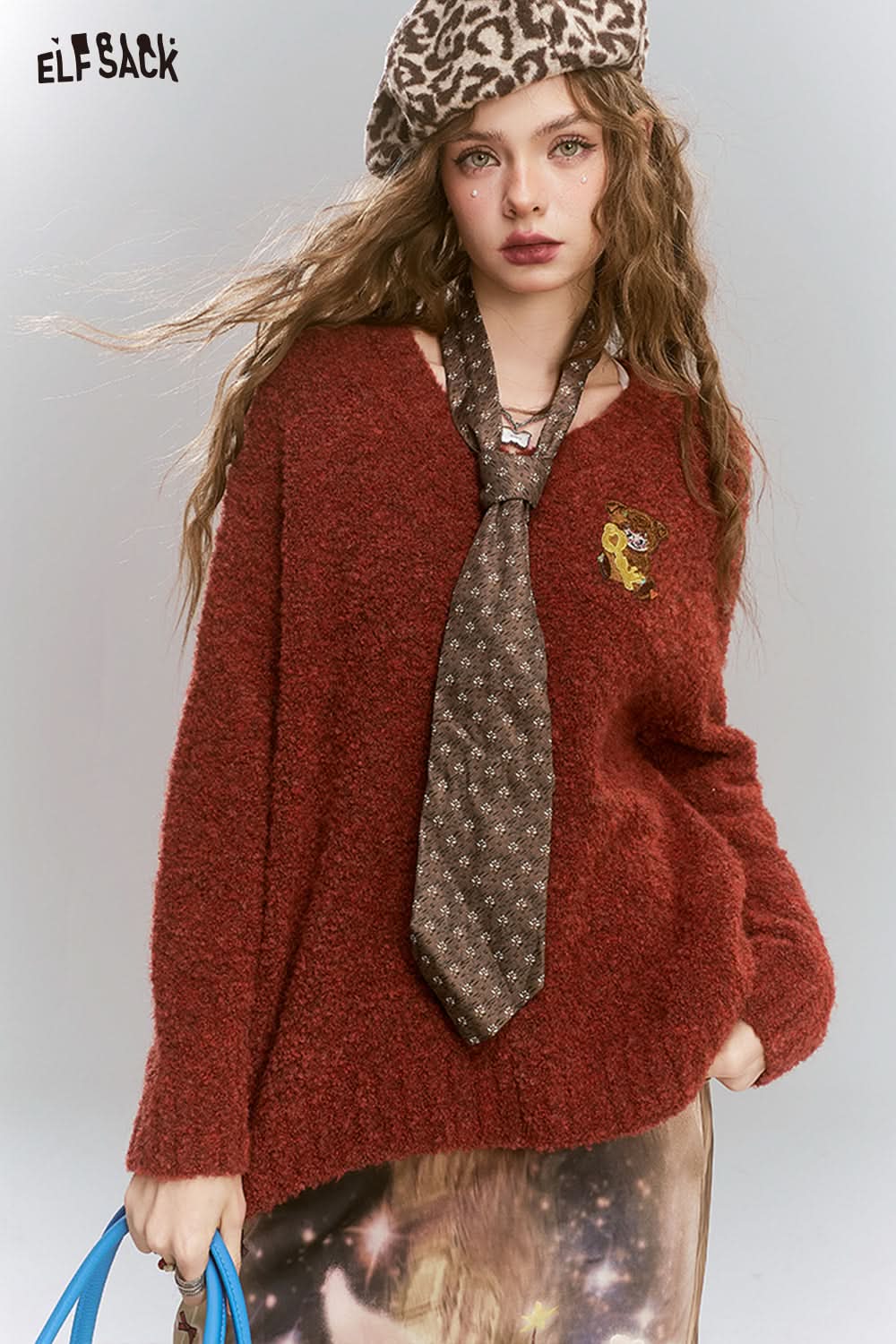 ELFSACK Dark Red Loose Soft V-Neck Bear Patch Sweater Women