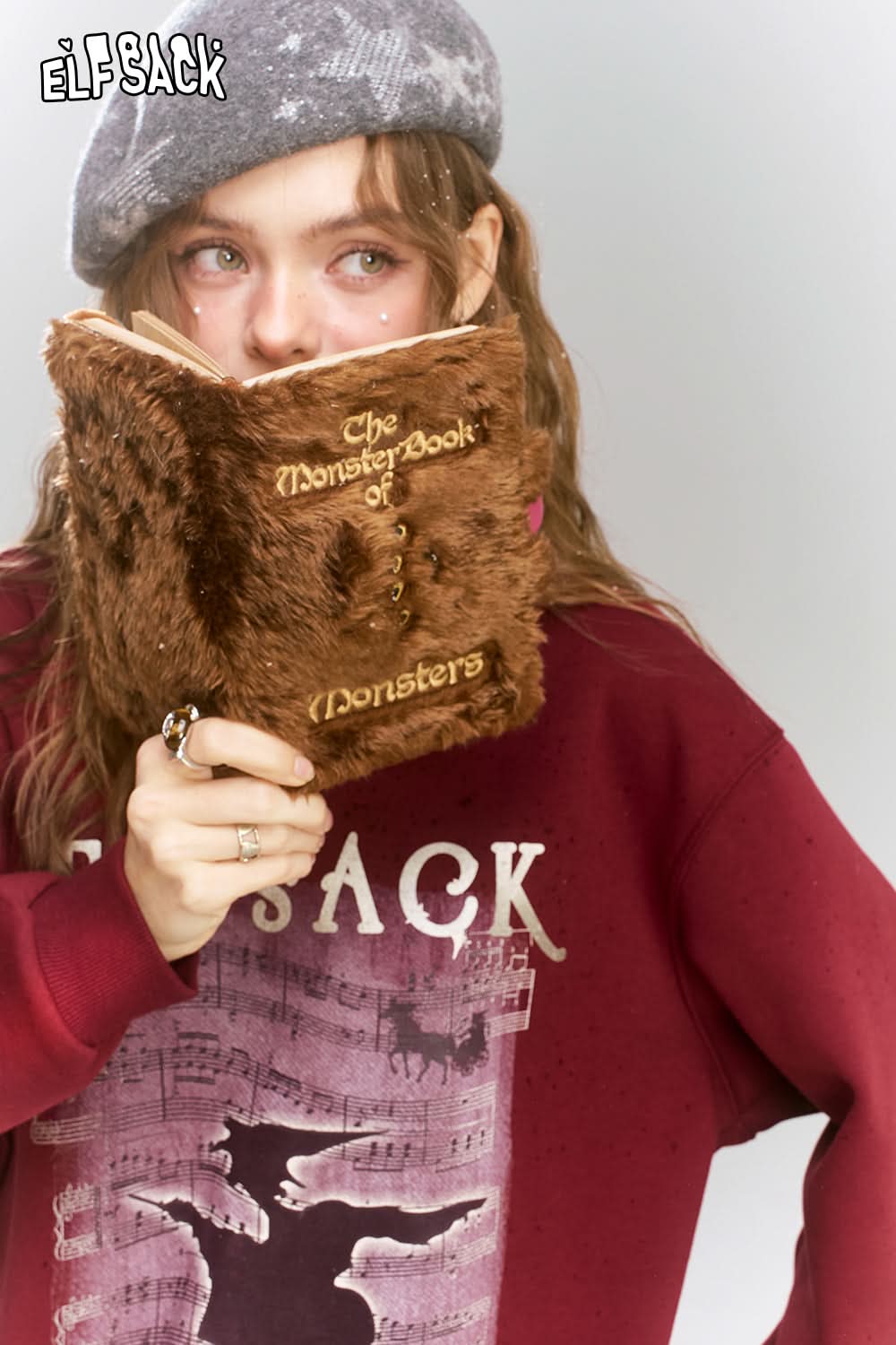 ELFSACK Original printed fake two-piece sweatshirt, retro college style fleece top