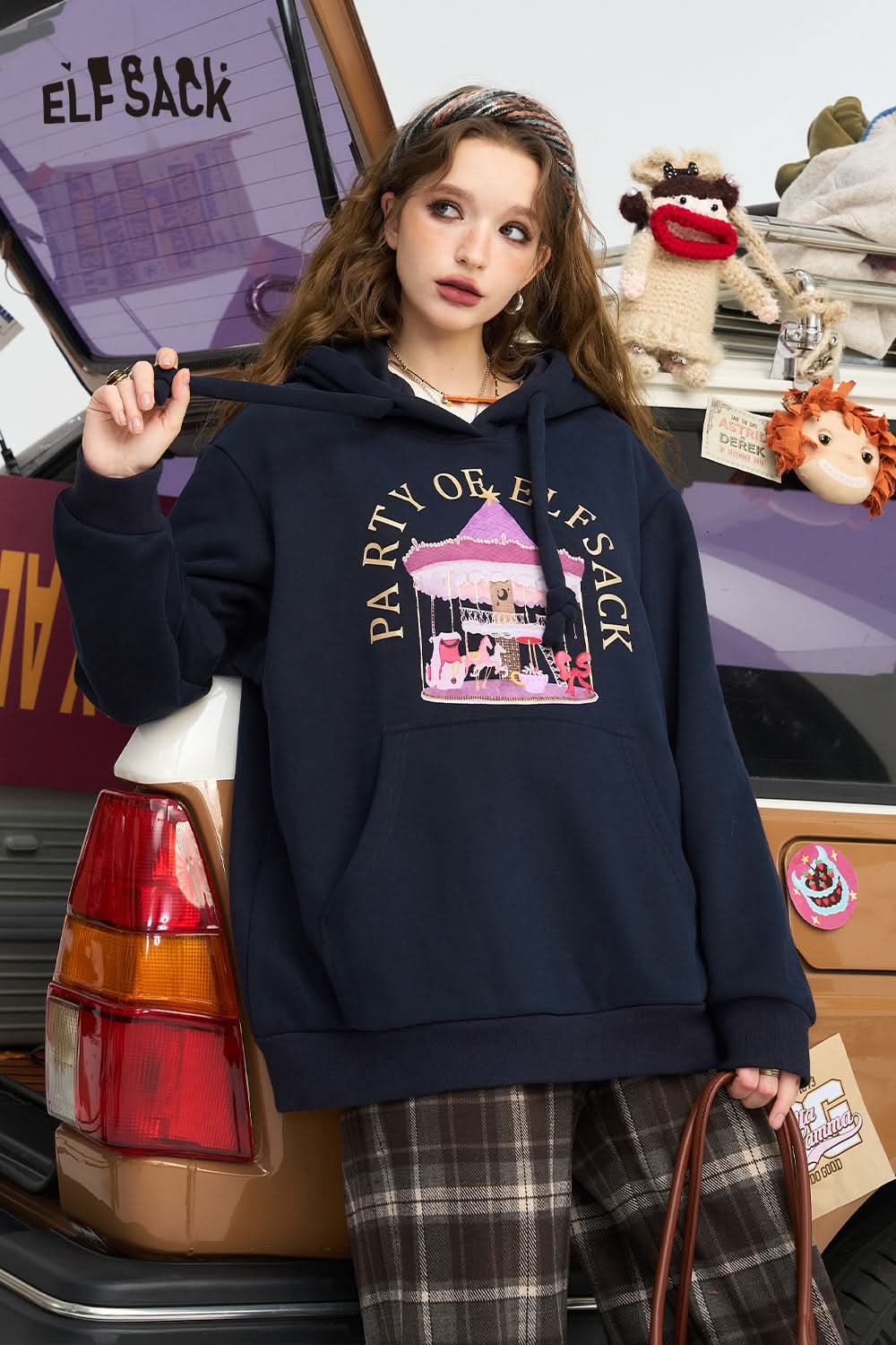 ELFSACK Original cartoon print retro hooded sweatshirt