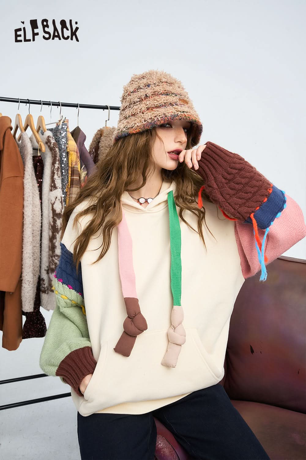 ELFSACK Contrast color hooded knitted patchwork sleeves hooded sweatshirt