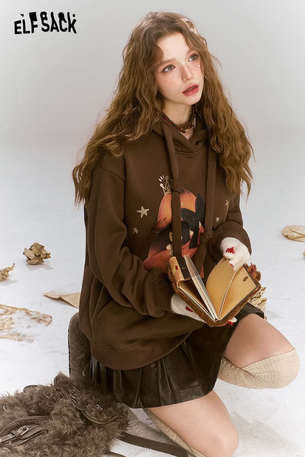 ELFSACK Maillard Cartoon Printed Velvet Hoodie, Loose Casual Top