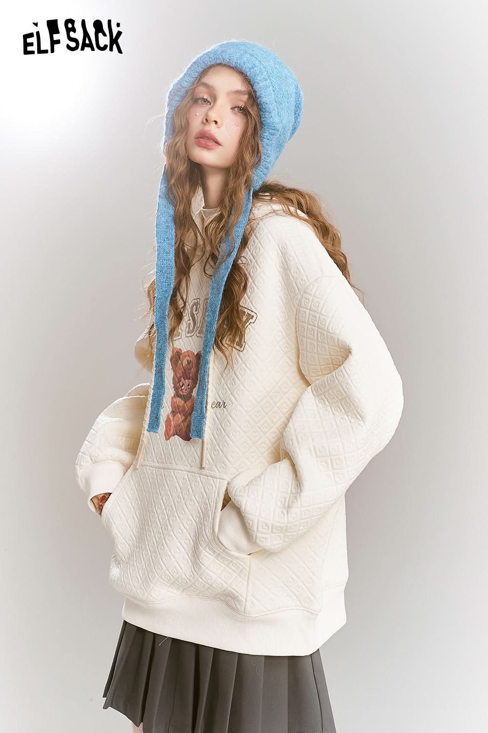 ELFSACK Cute teddy bear printed white hooded sweatshirt composite texture top