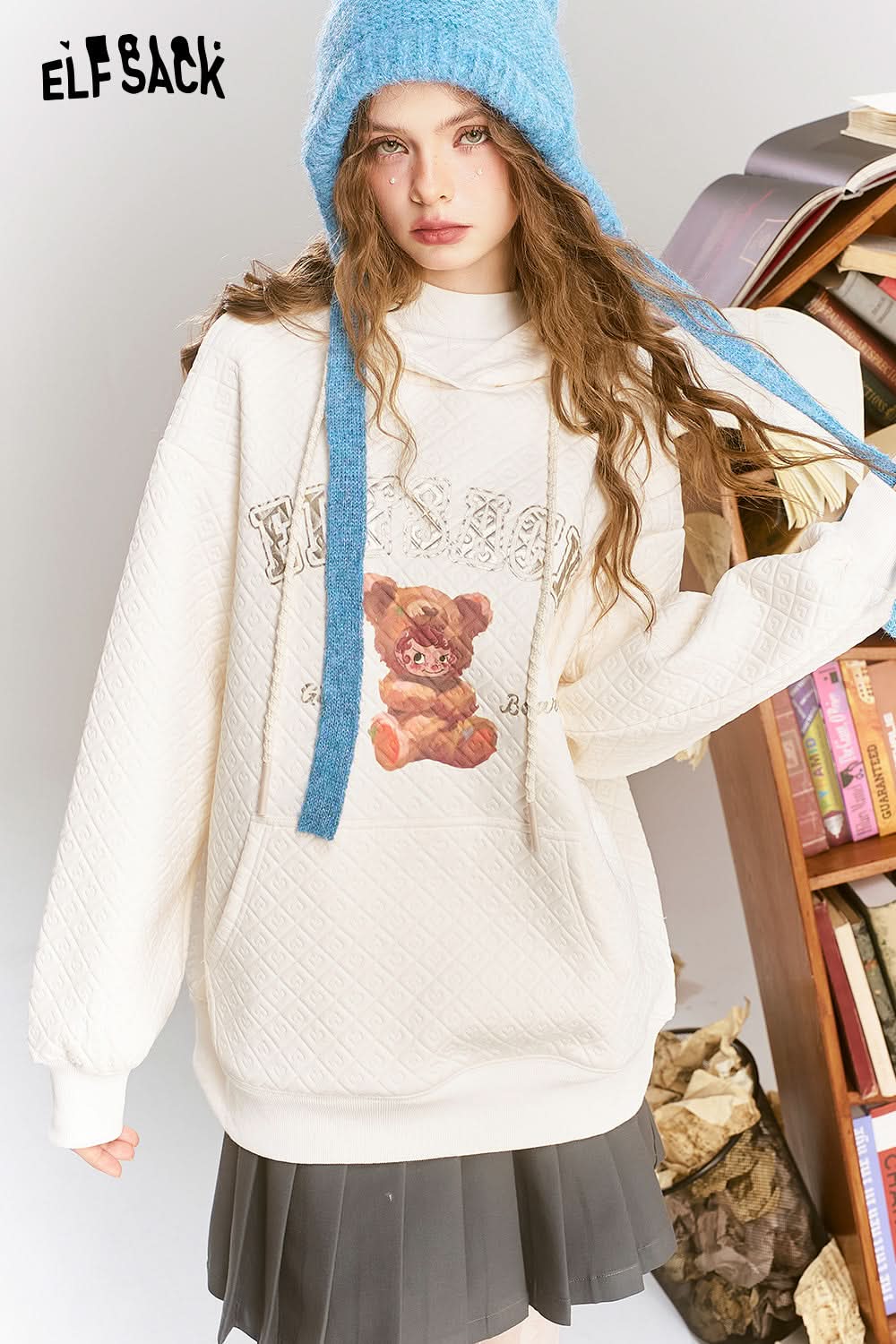 ELFSACK Cute teddy bear printed white hooded sweatshirt composite texture top