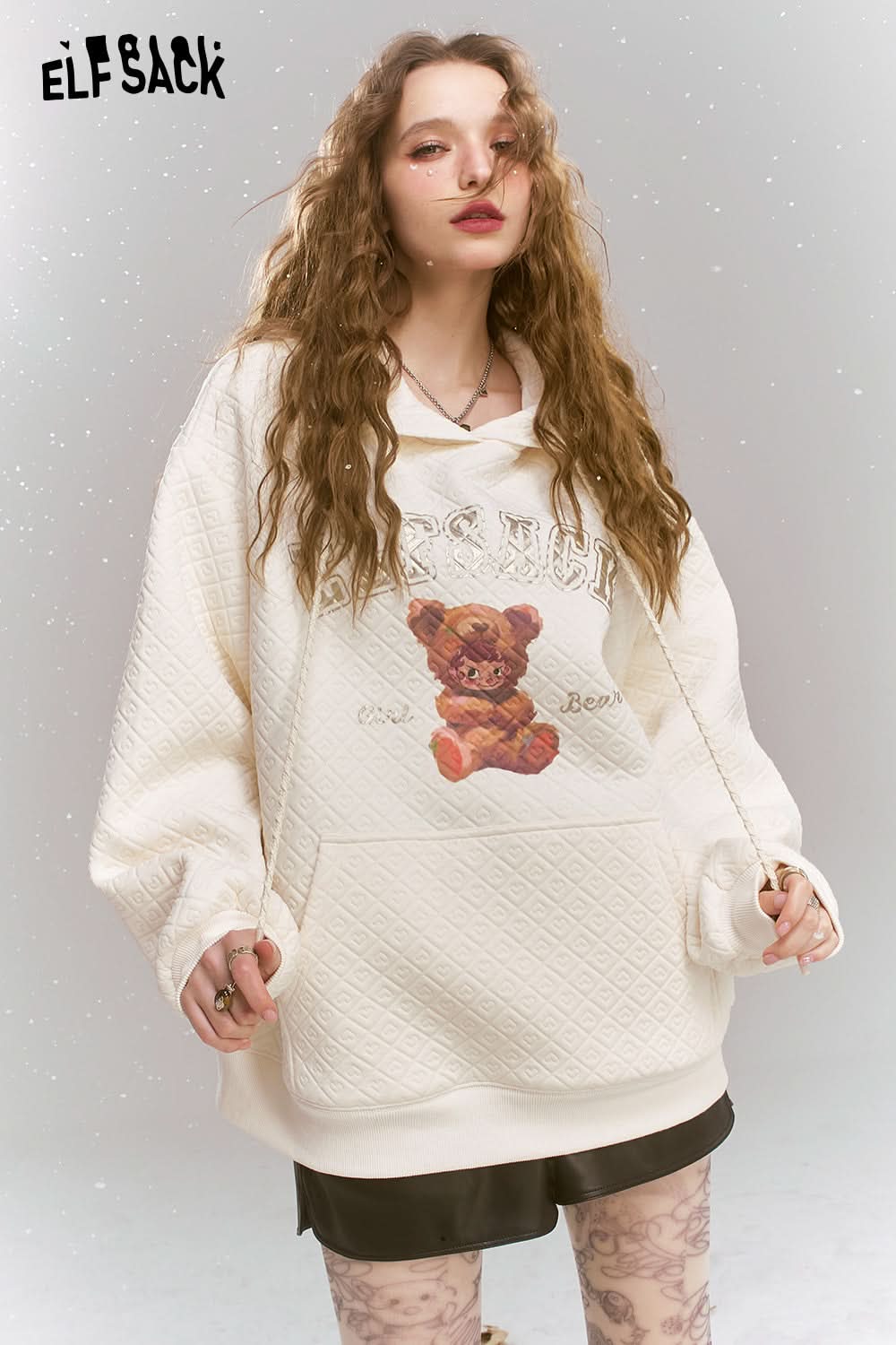 ELFSACK Cute teddy bear printed white hooded sweatshirt composite texture top