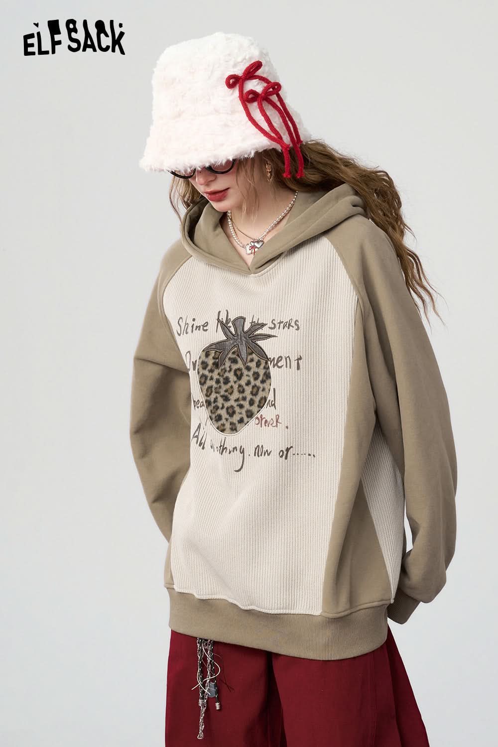 ELFSACK Retro Casual Contrast Color Stitching Strawberry Leopard Print Plush Hoodie Women