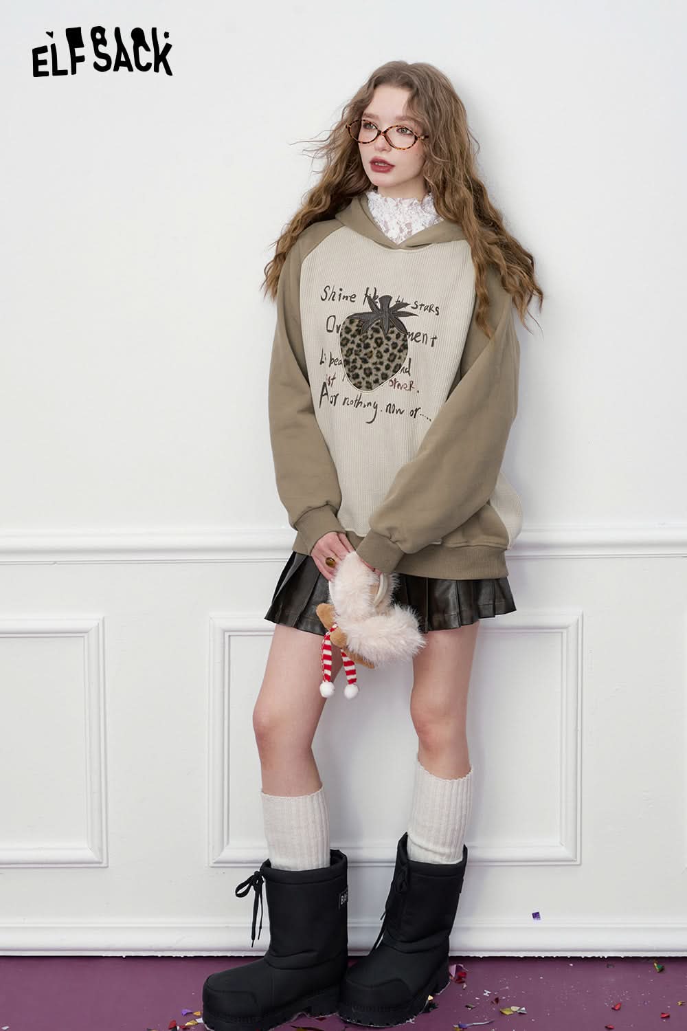 ELFSACK Retro Casual Contrast Color Stitching Strawberry Leopard Print Plush Hoodie Women