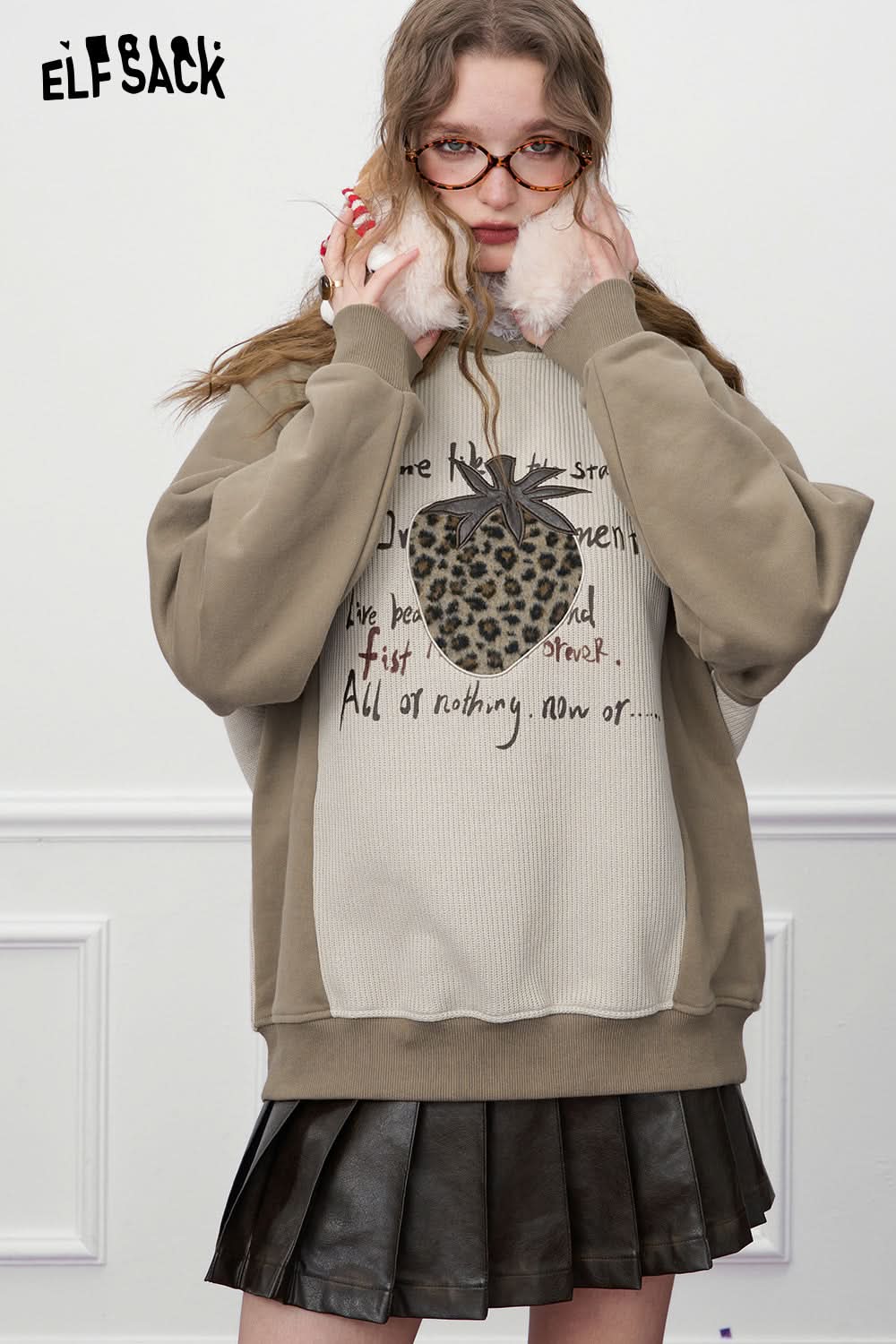 ELFSACK Retro Casual Contrast Color Stitching Strawberry Leopard Print Plush Hoodie Women