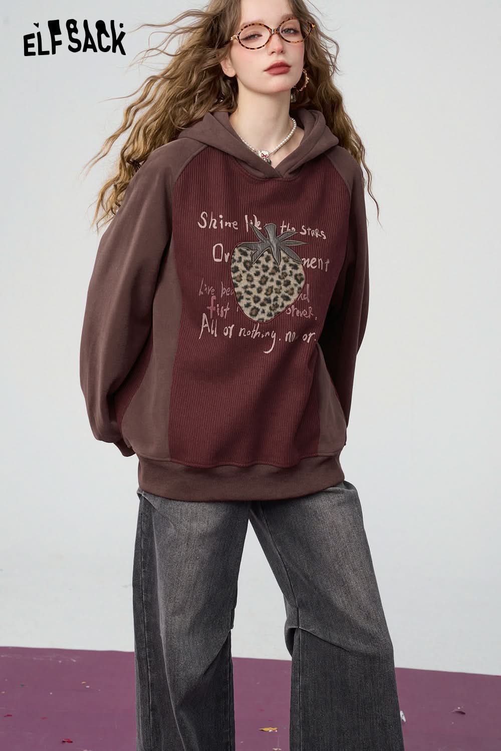 ELFSACK Retro Casual Contrast Color Stitching Strawberry Leopard Print Plush Hoodie Women