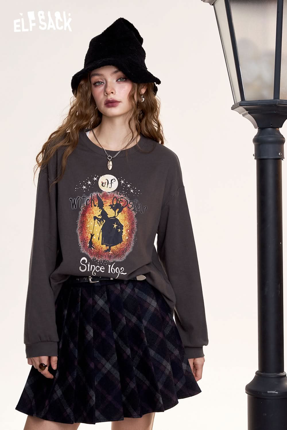 ELFSACK Long-sleeved T-shirt, original witch print, retro, casual, bottoming shirt