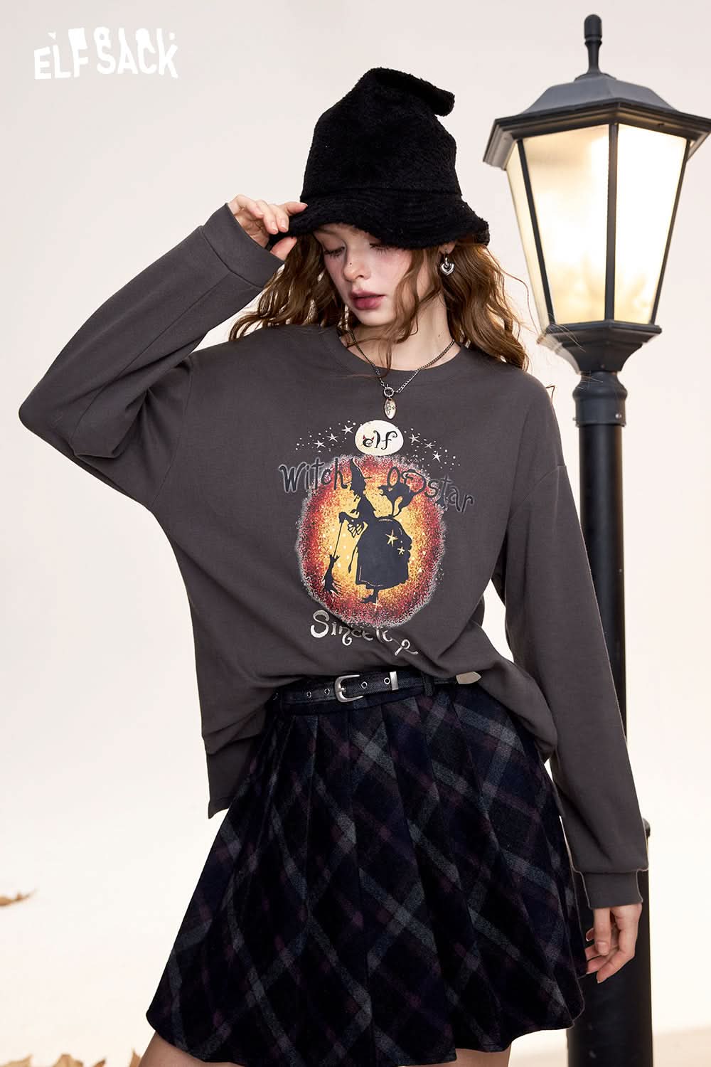 ELFSACK Long-sleeved T-shirt, original witch print, retro, casual, bottoming shirt