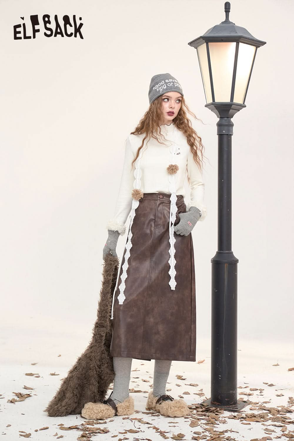 ELFSACK Half turtleneck long-sleeved T-shirt, ruffled edge, cat embroidery, slim fit bottoming shirt