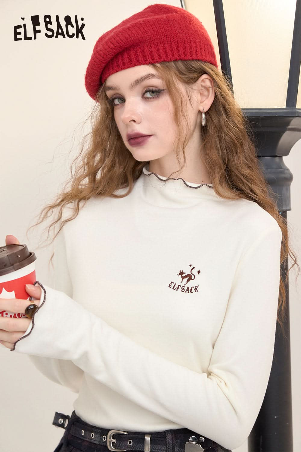 ELFSACK Half turtleneck long-sleeved T-shirt, ruffled edge, cat embroidery, slim fit bottoming shirt