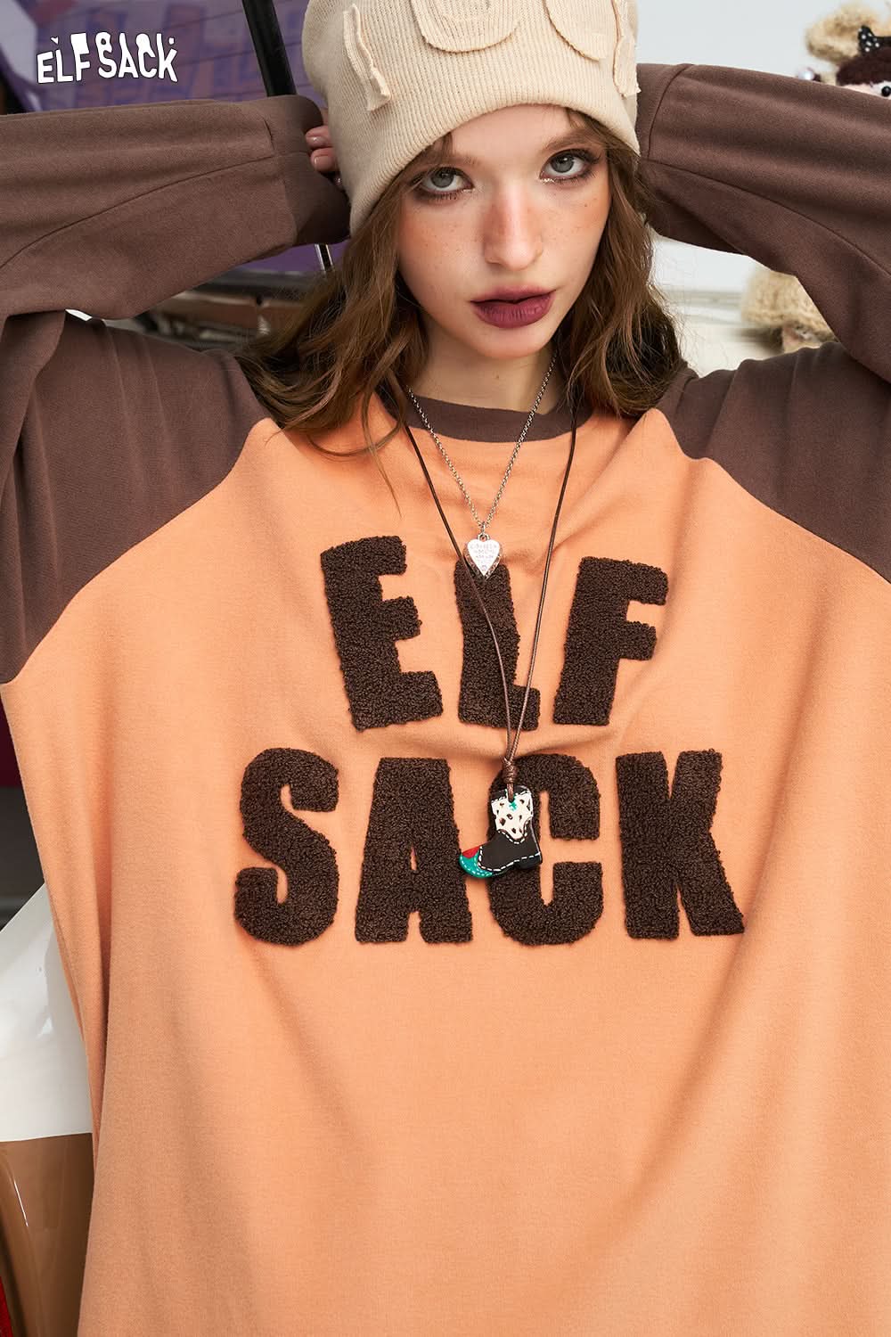 ELFSACK Letter print shoulder loose retro long sleeved t-shirt